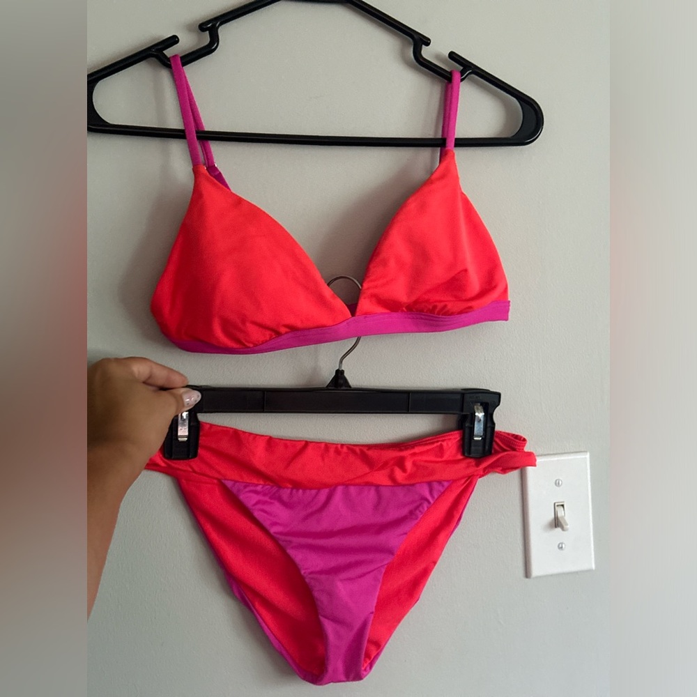 Billabong Two piece bathing suite, Size Medium